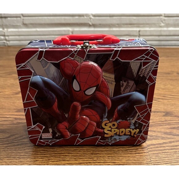 Spiderman Go Spidey! Tin Lunch Box Embossed 2013 - Picture 1 of 6
